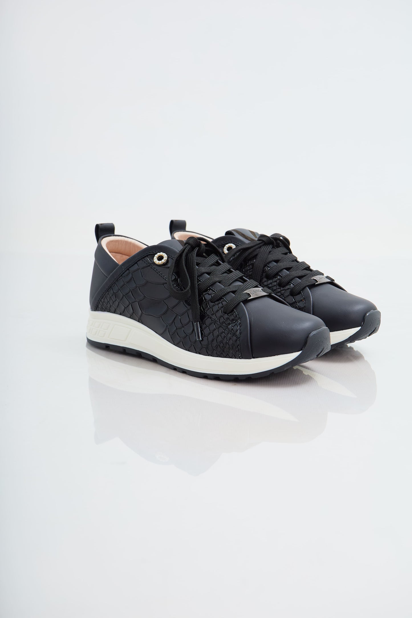 Zapatillas en cuero Val·lentia Negro 002 NN