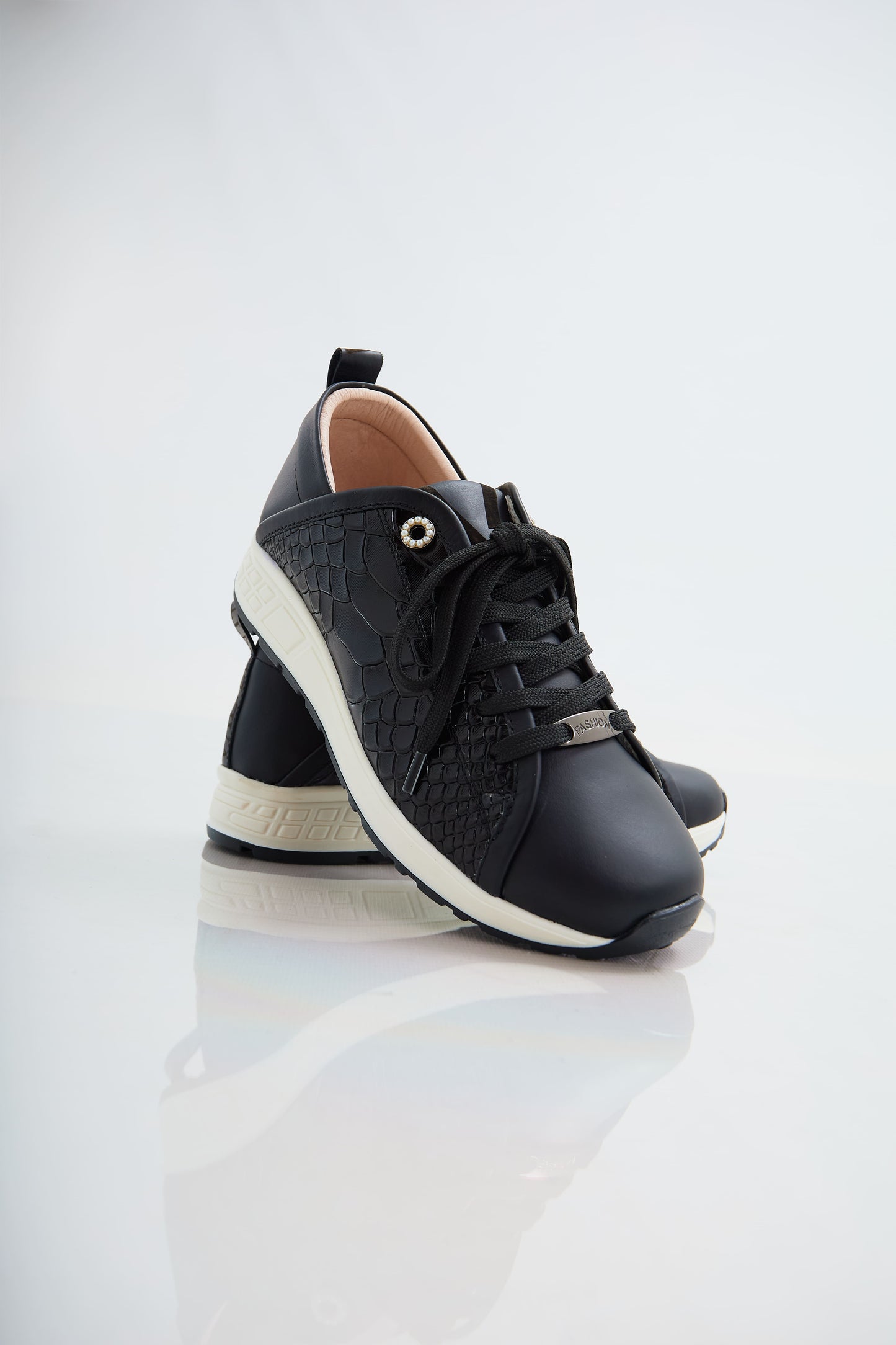 Zapatillas en cuero Val·lentia Negro 002 NN