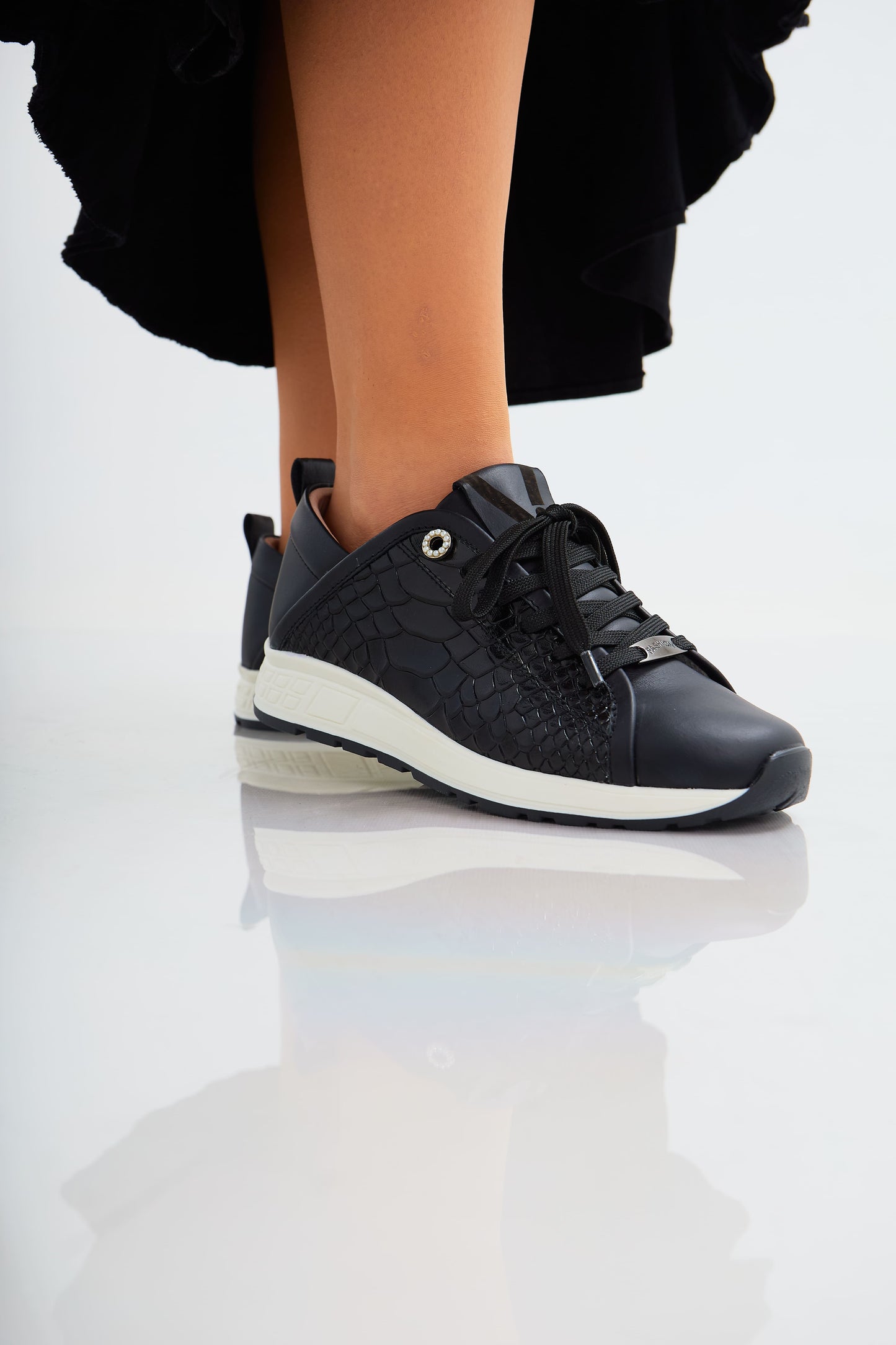 Zapatillas en cuero Val·lentia Negro 002 NN