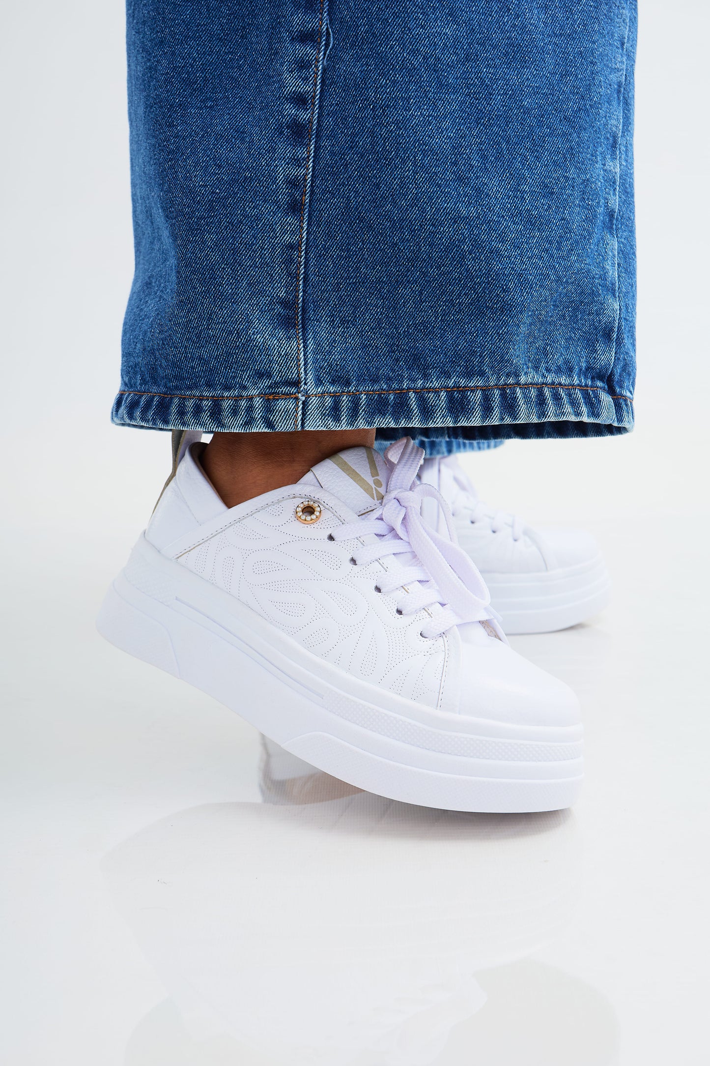Zapatillas en cuero Val·lentia Blanco 001 TBL