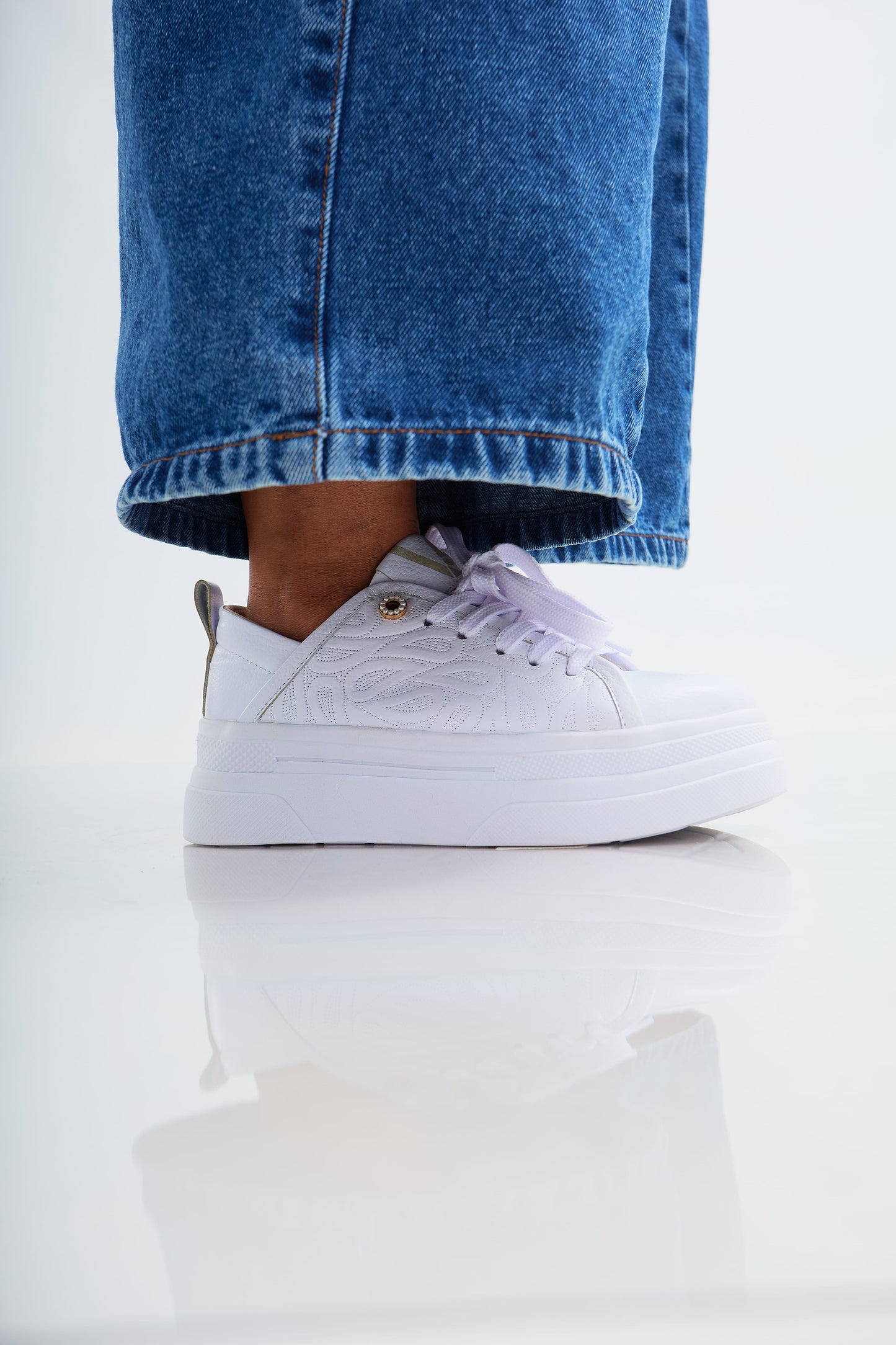 Zapatillas en cuero Val·lentia Blanco 001 TBL