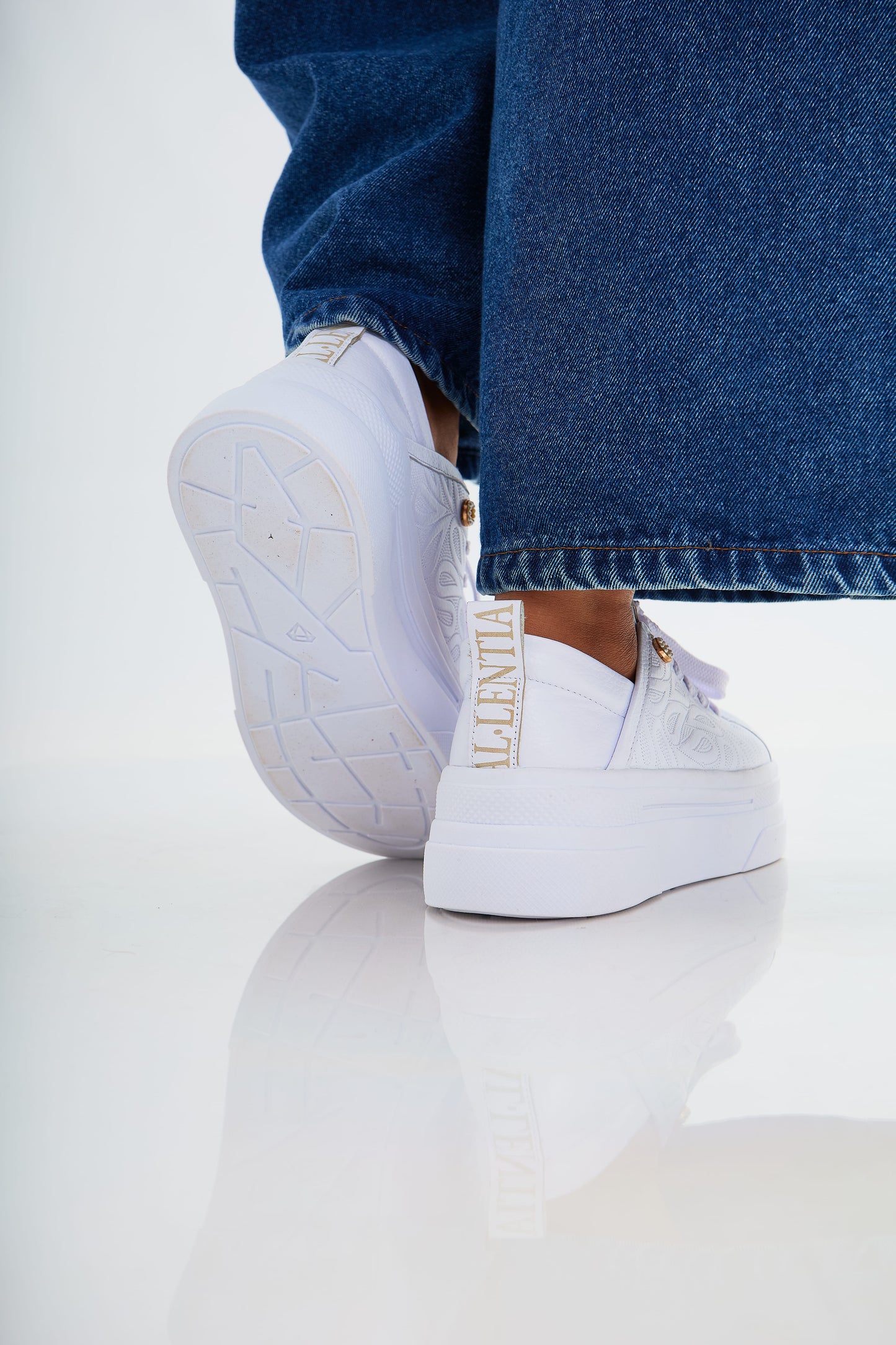 Zapatillas en cuero Val·lentia Blanco 001 TBL