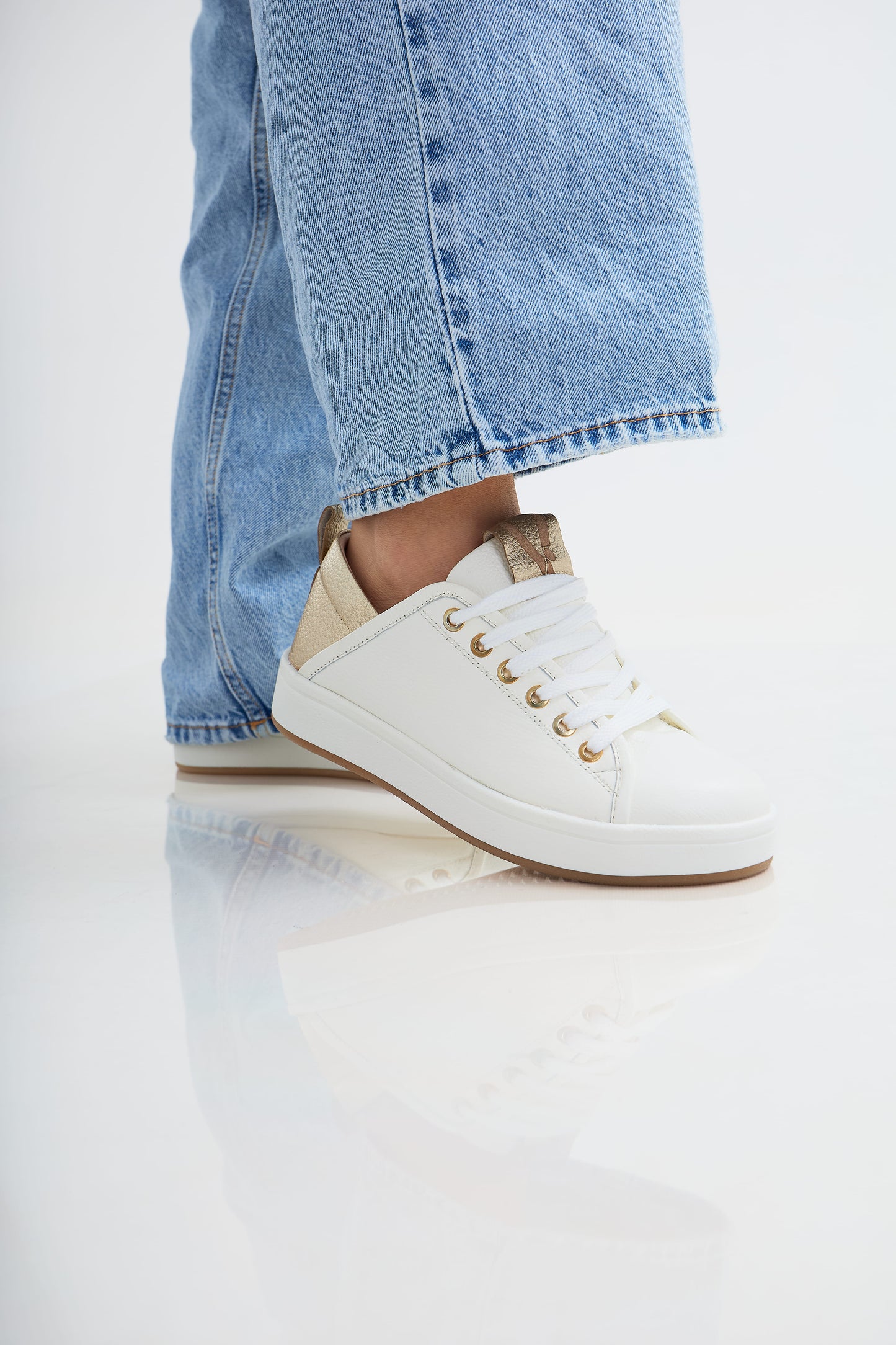Zapatillas en cuero Val·lentia Dorado Blanco 001 BD